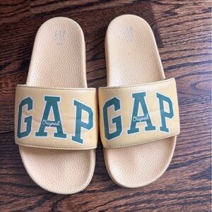 GAP Kids Logo Yellow Pool Slides Sandals Size 3/4